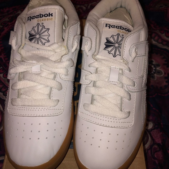 White Classic Reebok - Picture 2 of 8